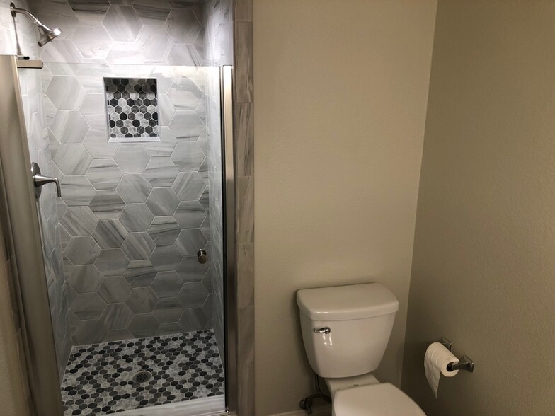 Master bathroom shower and Toilet - 440 W Citracado Pkwy