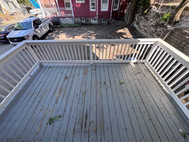 Building Photo - NO BROKER FEE!!  CENTRAL AIR!   **HUGE** 4 BED/2 BATH ALLSTON TOWNHOUSE AVAIL 9/1