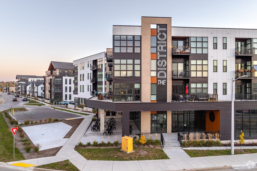Building Photo - The District