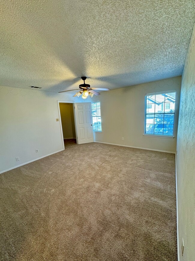 Building Photo - 625 Manco Rd