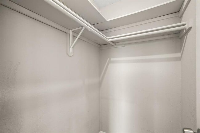 Building Photo - 1013 W 23rd St