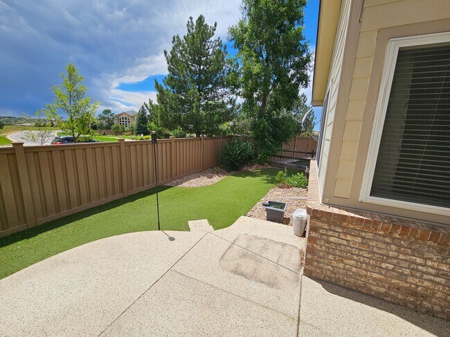 Building Photo - Castle Pines Fabulous 5 Bedroom Oasis Avai...