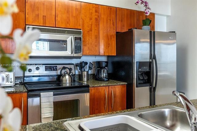 Building Photo - 1200 Brickell Bay Dr