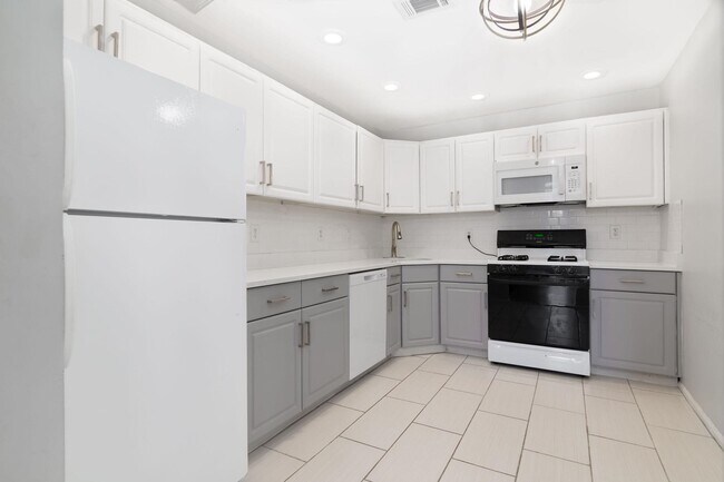Building Photo - 27 Cottonwood St