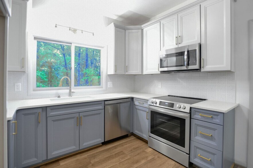 Building Photo - 235 Fox Trot Ln