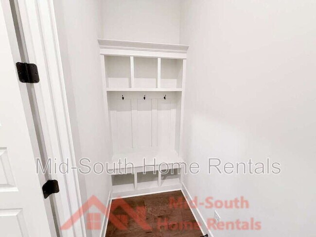 Building Photo - 5628 Draper Trail