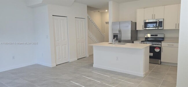 Building Photo - $2,500 1162 SE 1st Ter