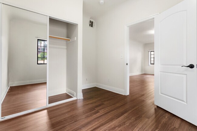 Building Photo - Trojandale Apartments