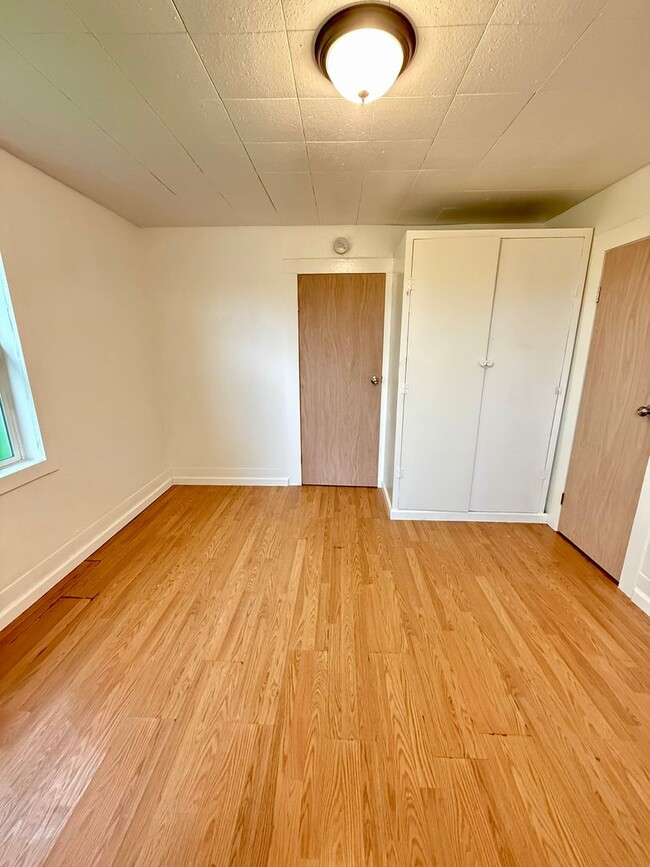 Building Photo - 918 Summit St