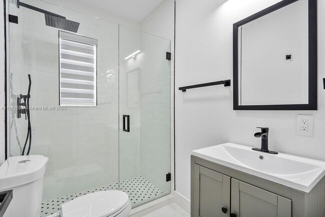 Building Photo - 815 W 39th St