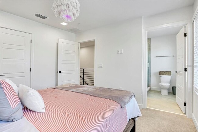 Building Photo - 212 E Pineloch Ave