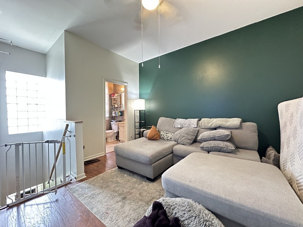 Building Photo - 2341 N Leavitt St