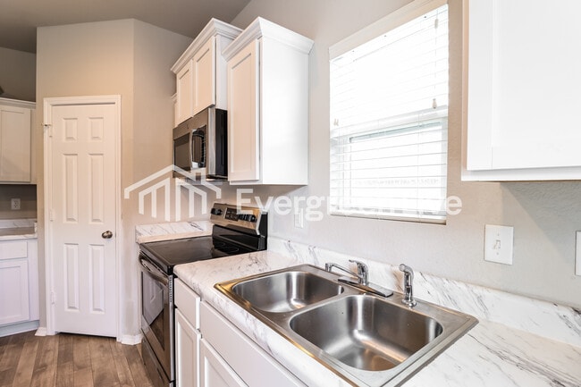 Building Photo - 3032 Trelon Cv