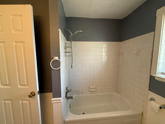 Building Photo - 4052 Burton St