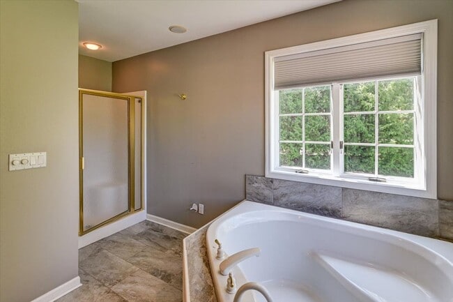 Building Photo - Beautifully updated 4 bedroom home in Southbridge, Waunakee