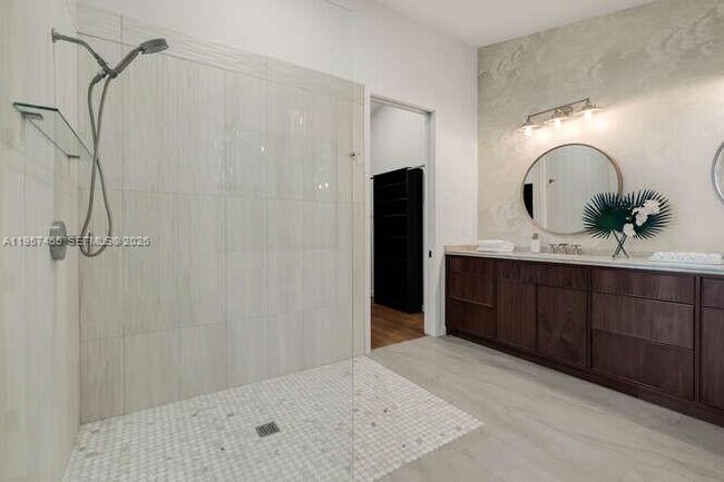 Building Photo - 2330 Overbrook St