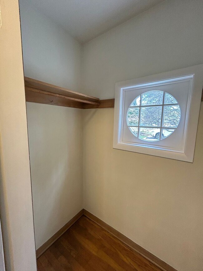 Building Photo - Brick Ranch for Rent in Highland  HTS close to the freeway