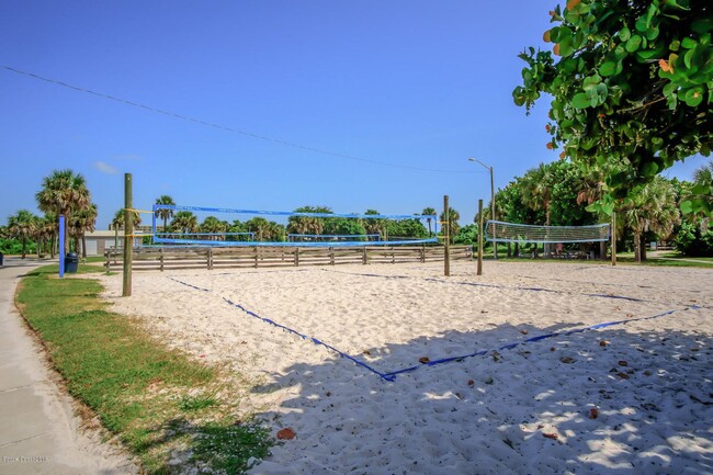 Building Photo - POOL HOME NEAR THE BEACH!