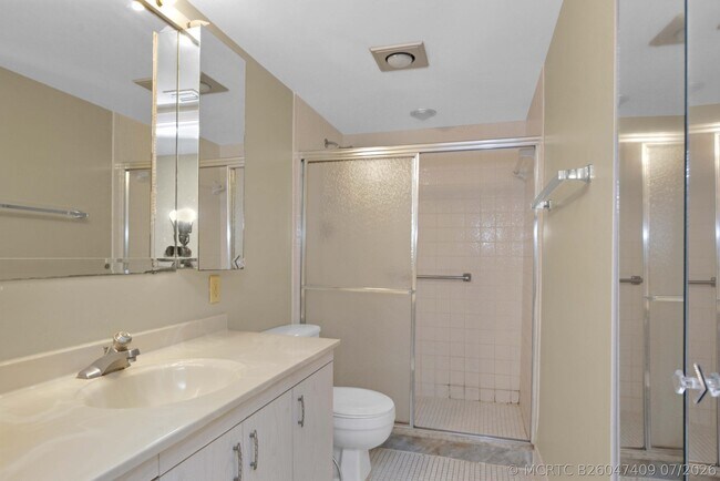 Building Photo - 2101 Lucaya Bend