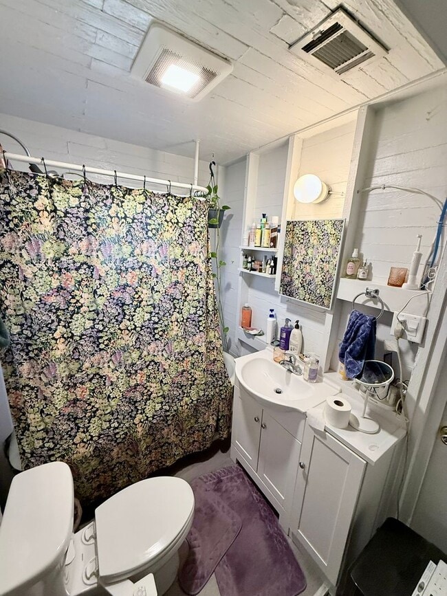 Building Photo - Easy St. Two Bedroom