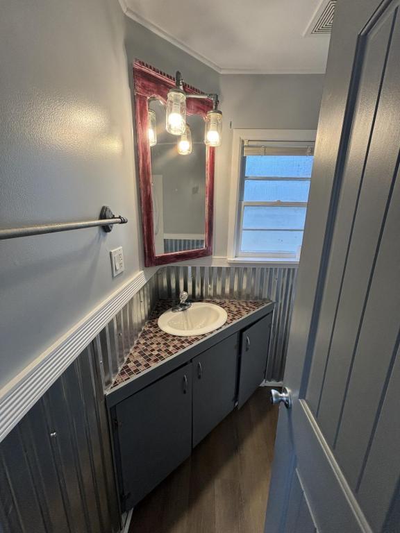 Building Photo - 1527 Cranfield Rd