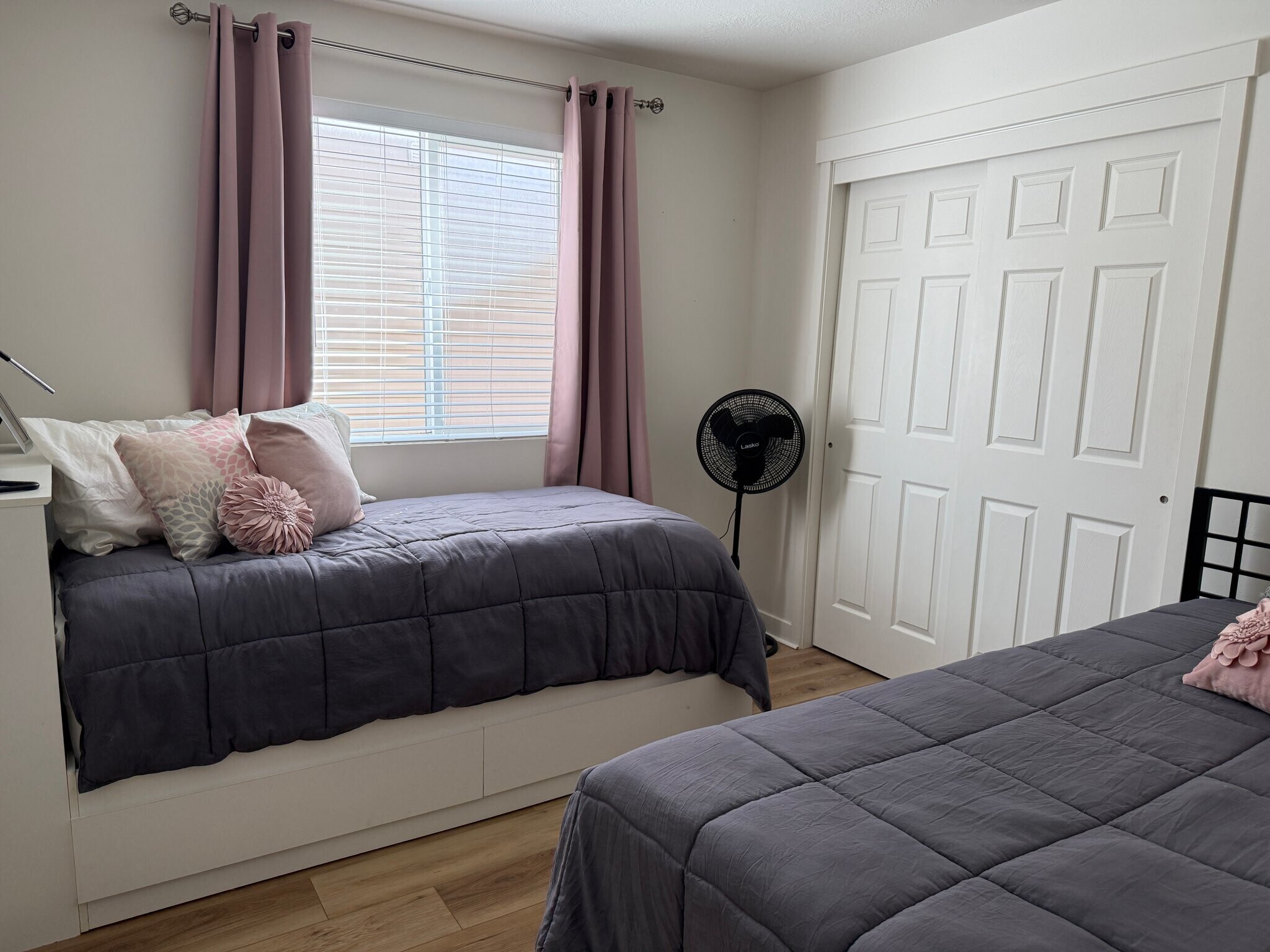 Building Photo - 885 W Edinburgh Dr