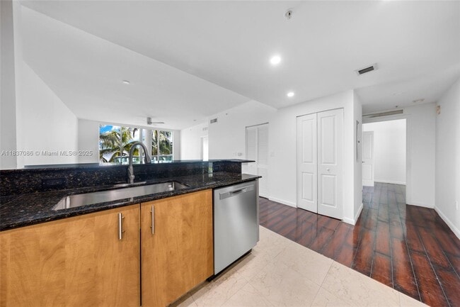 Building Photo - 7914 Harbor Island Dr