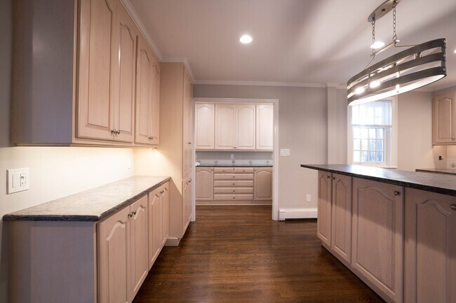 Building Photo - Entire House on 1 Acre of Land! - 8 Bedroom