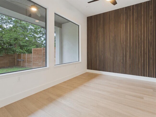 Building Photo - 4402 Mt Vernon Dr