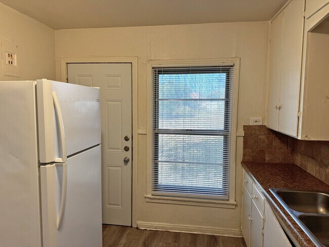 Building Photo - Charming 2 Bed, 1 Bath Home Close To MSU