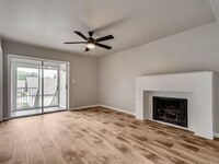 Building Photo - 1725 E Lindsey St