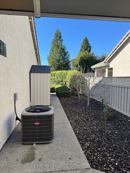 Building Photo - 5977 Whisperlodge Way