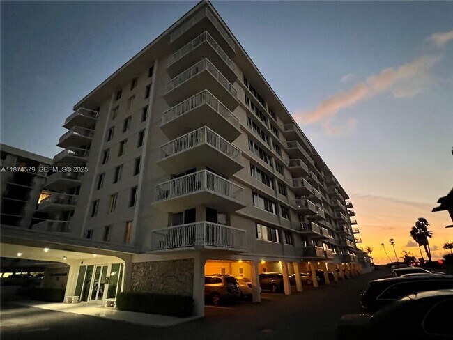 Building Photo - 125 S Ocean Ave