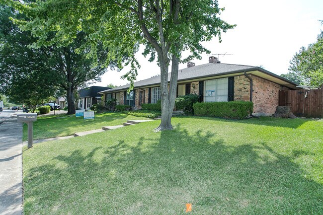 Building Photo - 10660 Pagewood Dr