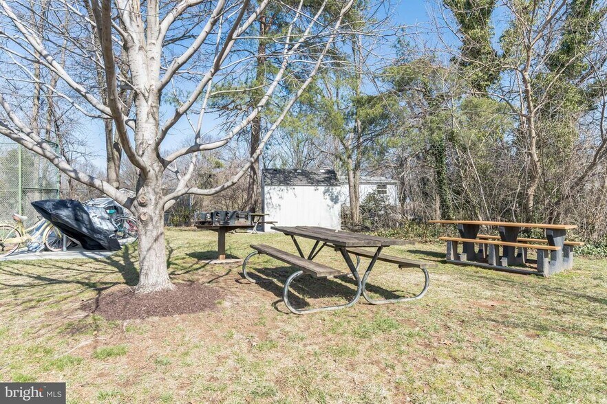 Building Photo - 130 Roberts Ln