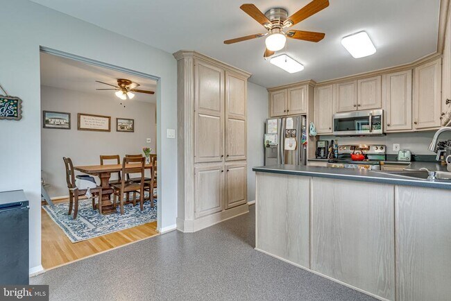 Building Photo - 8307 Carrleigh Pkwy