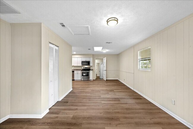 Building Photo - 3/2 with 1/1 In Law Suite in  Heritage Farms Orange Park South