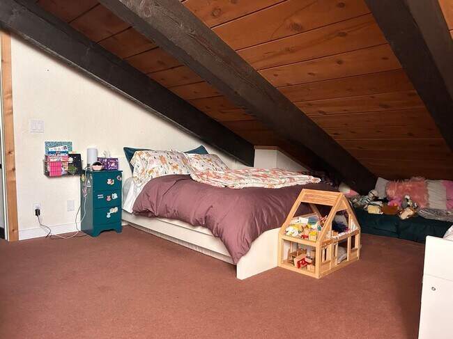 Building Photo - 1904 Sierra Nevada Rd