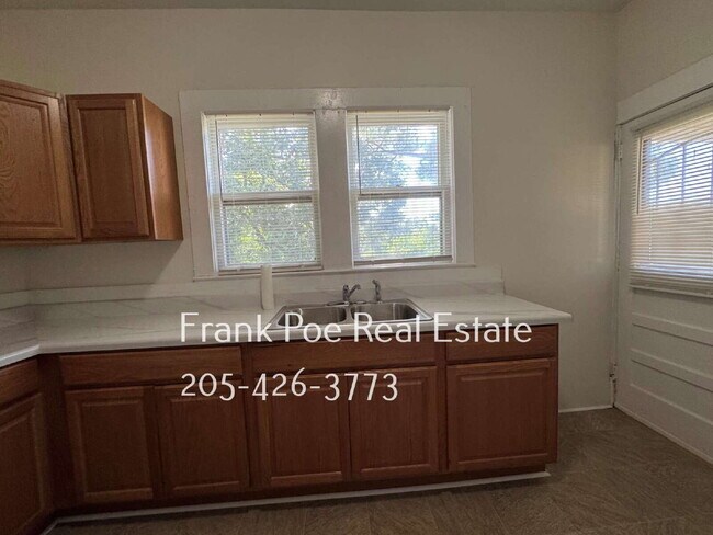 Building Photo - Charming 2 story Duplex Apartment in Birmingham
