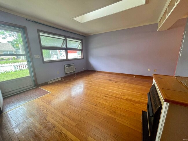 Building Photo - 1904 E Maxwell Ln