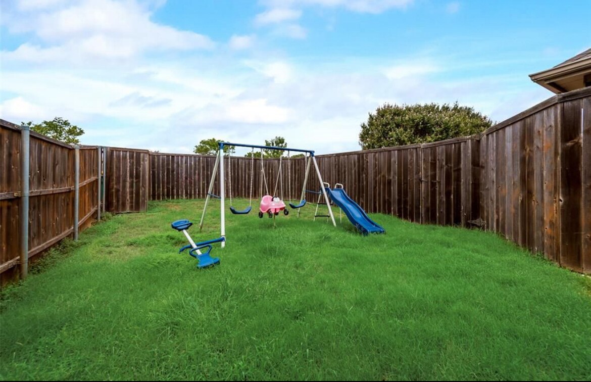 Building Photo - 807 Burr Oak Dr