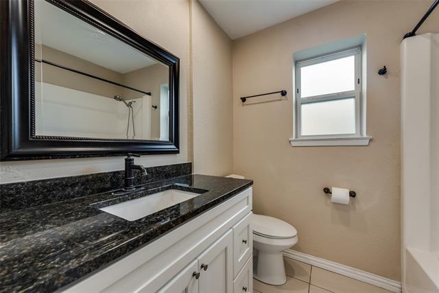 Building Photo - 512 W Oakdale Rd