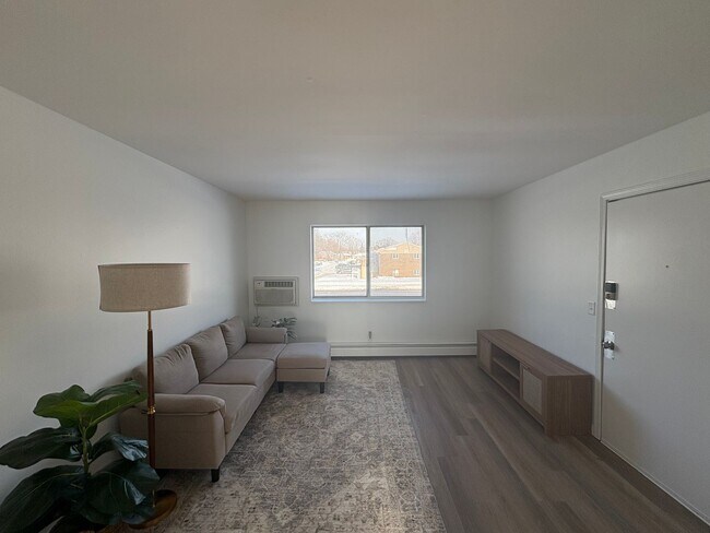 Interior Photo - Bram