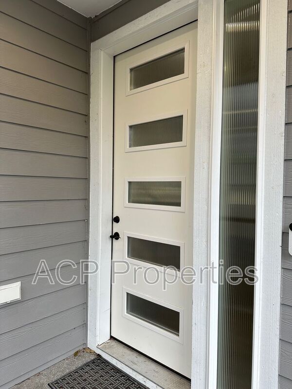 Building Photo - 8 Clematis Ln