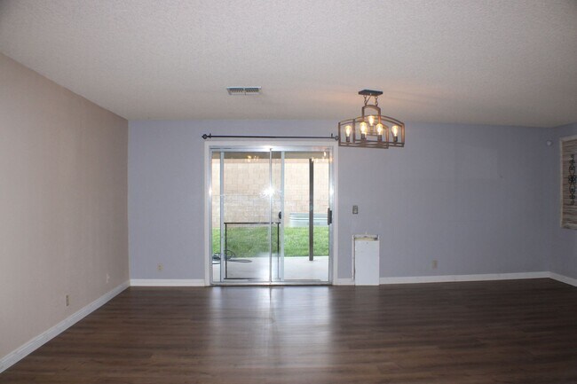 Building Photo - Stylish 3-Bedroom Home with Spacious Backy...