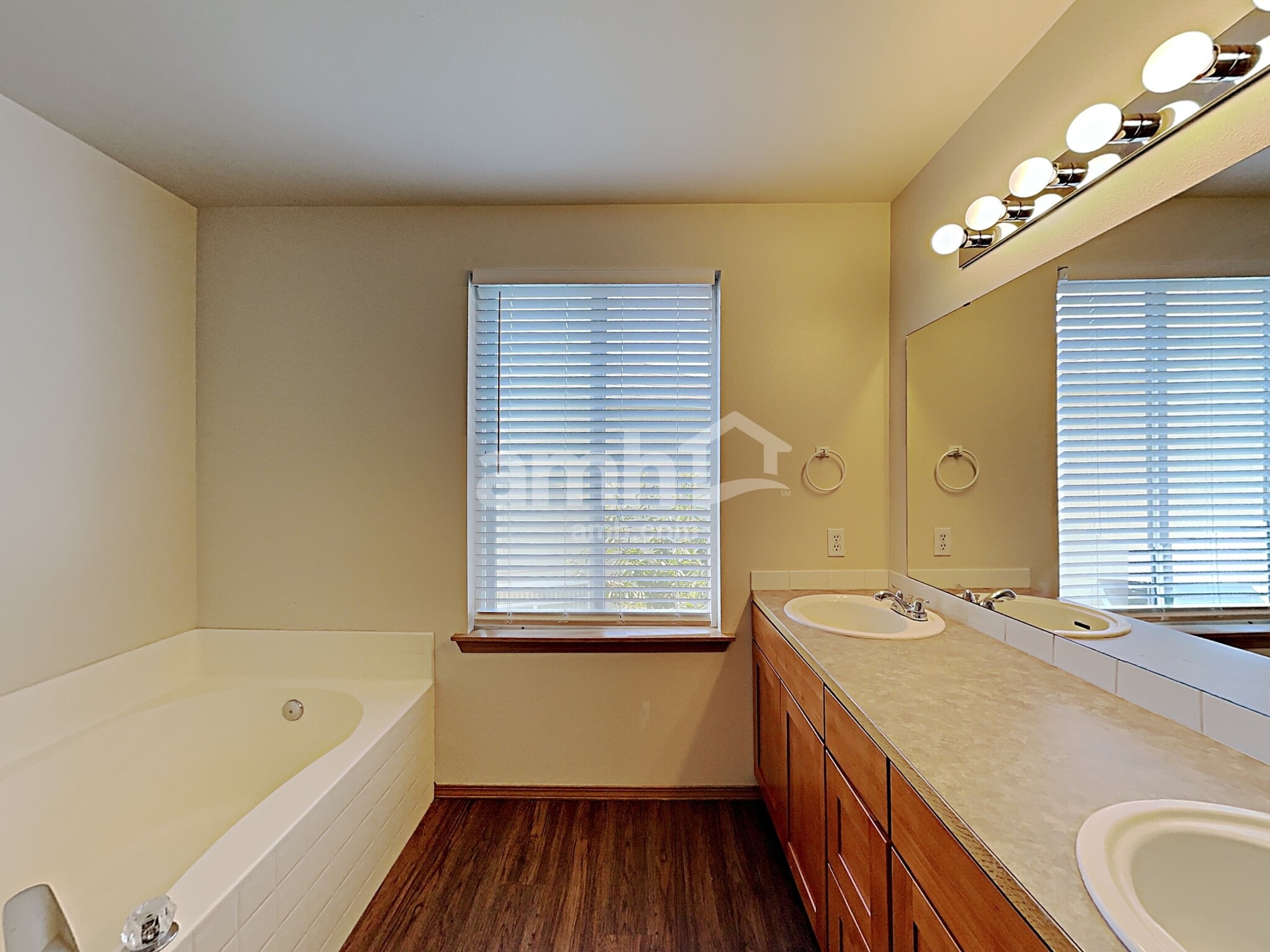 Building Photo - 2808 6th St SE