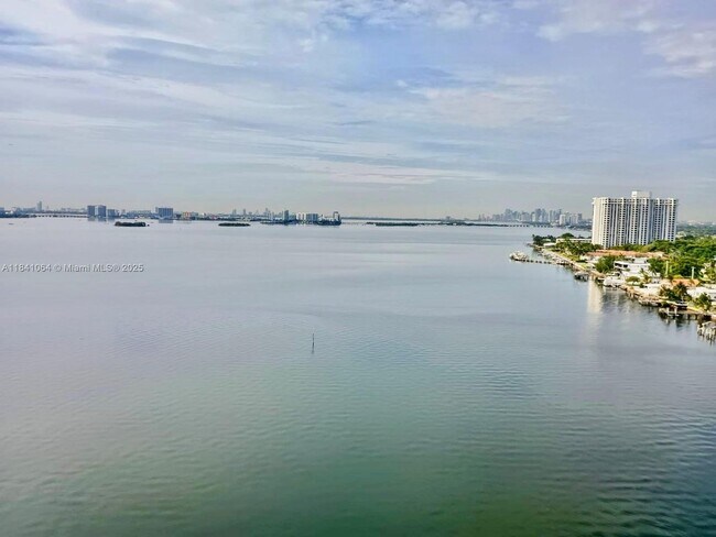 Building Photo - 11111 Biscayne Blvd