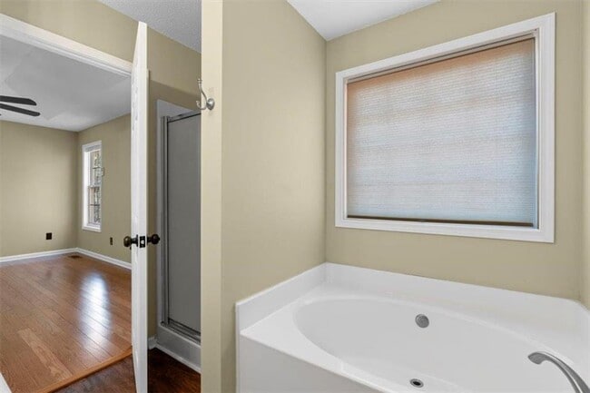 Building Photo - 585 Bethany Woods Dr