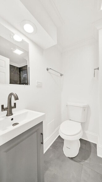 Building Photo - 2452 W 46th Pl
