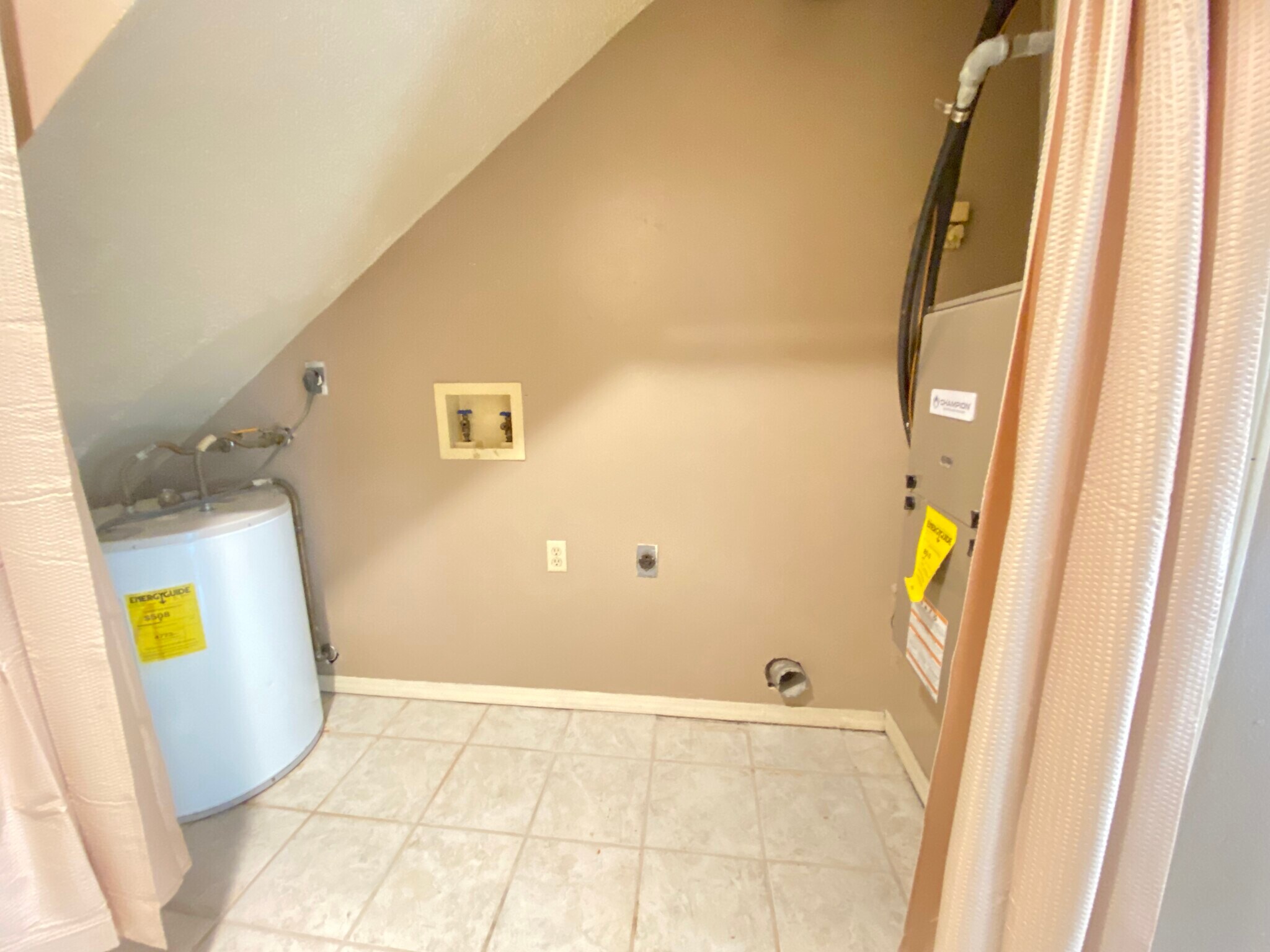 Building Photo - 1408 Christy Dr